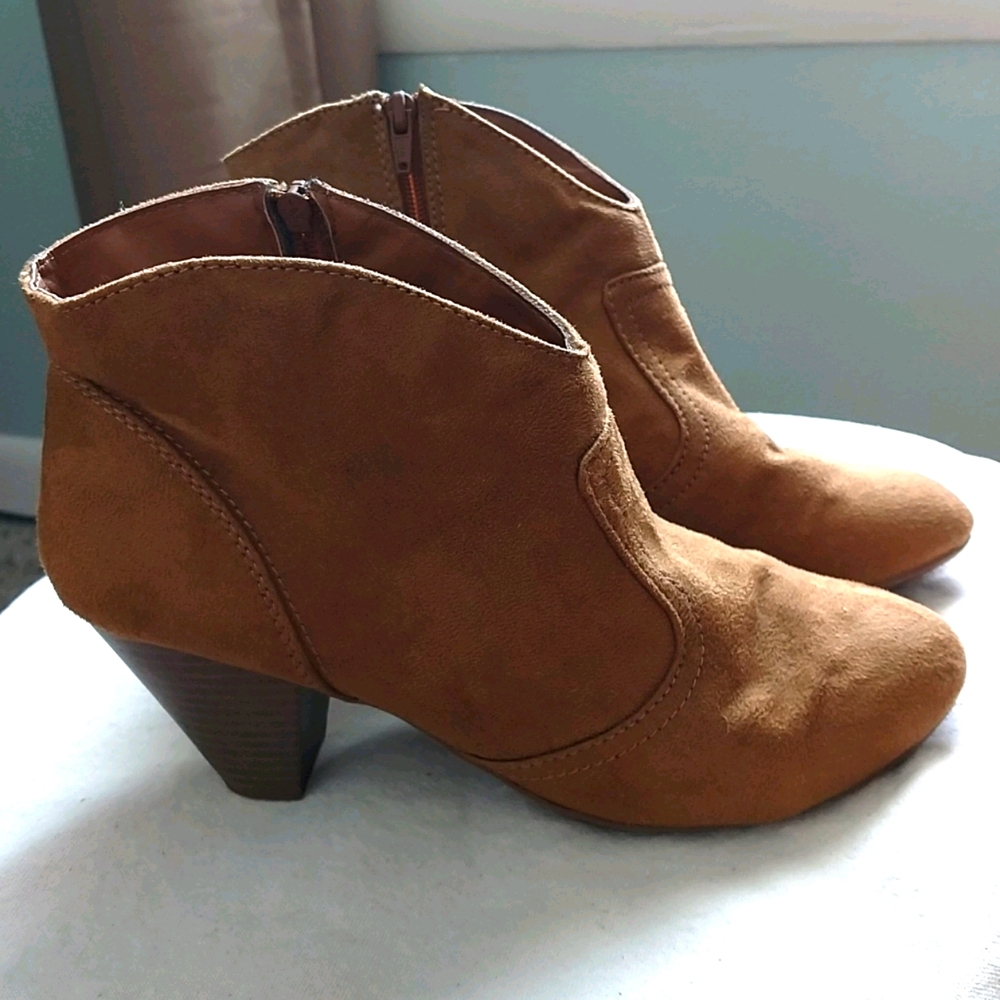 Candies woman's ankle boots size 8.5